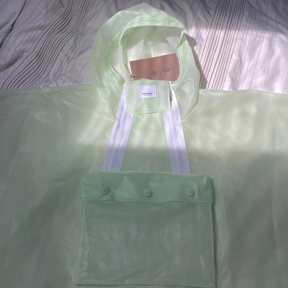 NWT Burberry Rain Poncho Pistachio - Picture 2 of 9
